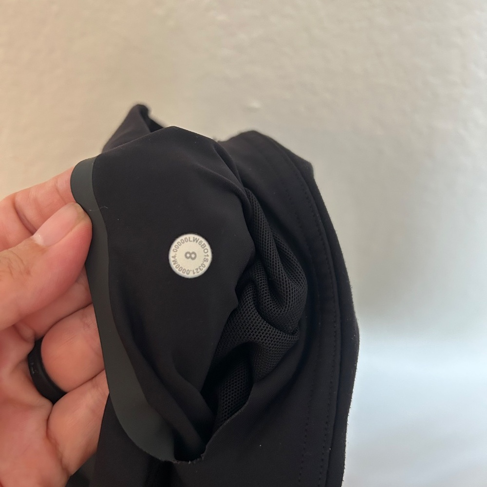 Lululemon Base Pace crop size 8 - Picture 7 of 7